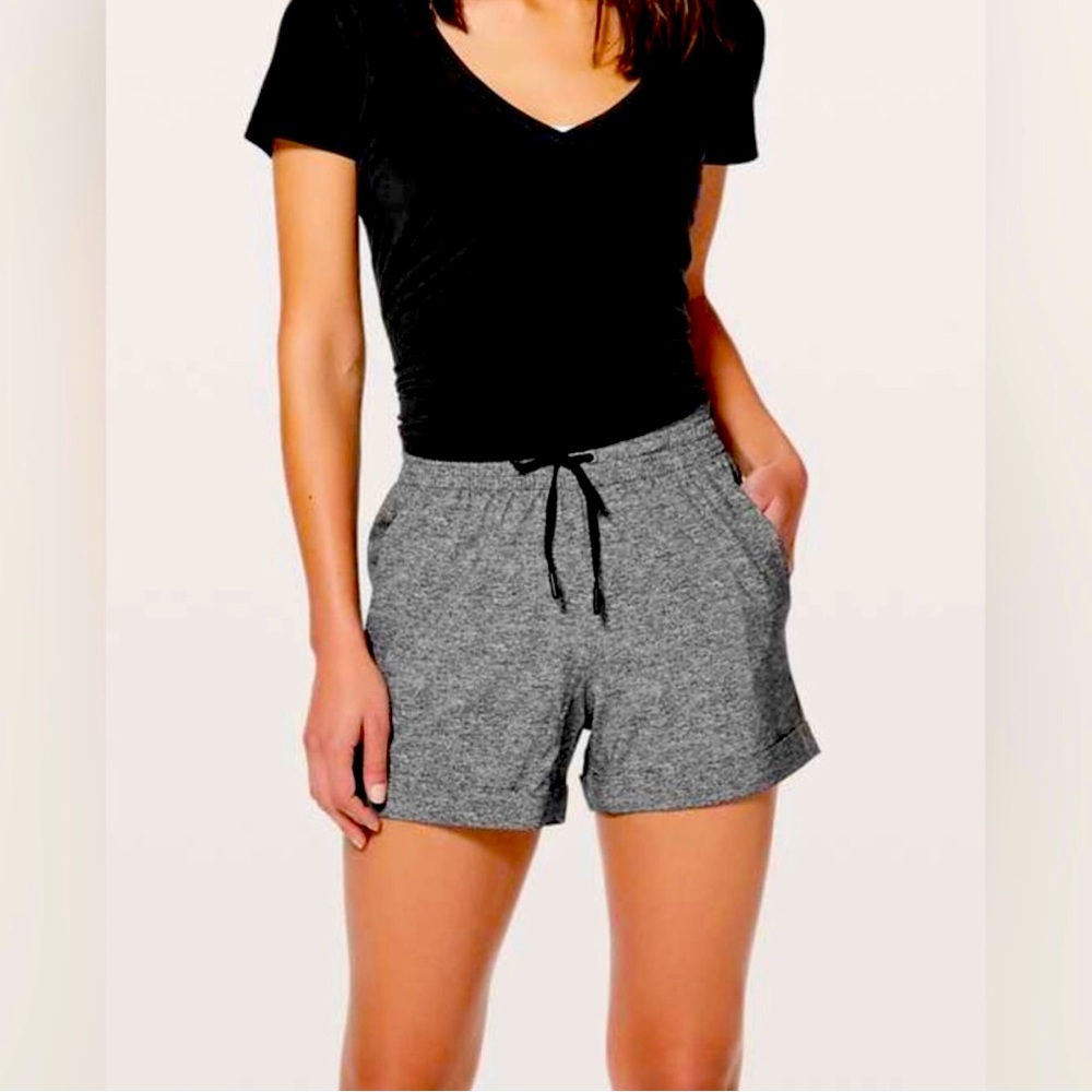 Lululemon spring breakaway shorts size 2